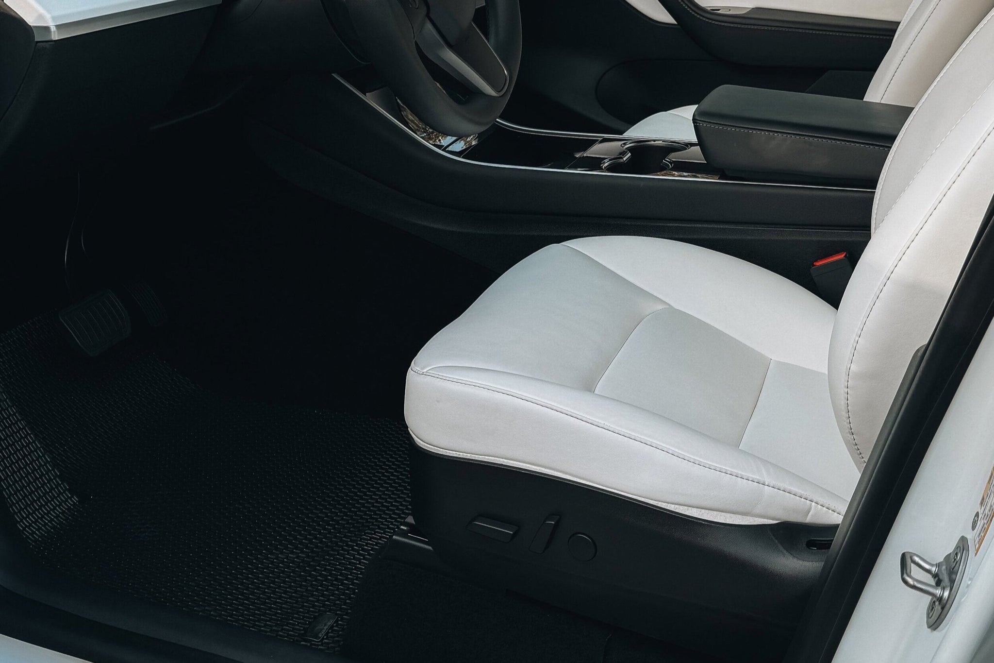 Preserving Elegance: A Detailed Guide to Caring for Your Tesla's White Seats - Tesery Official Store