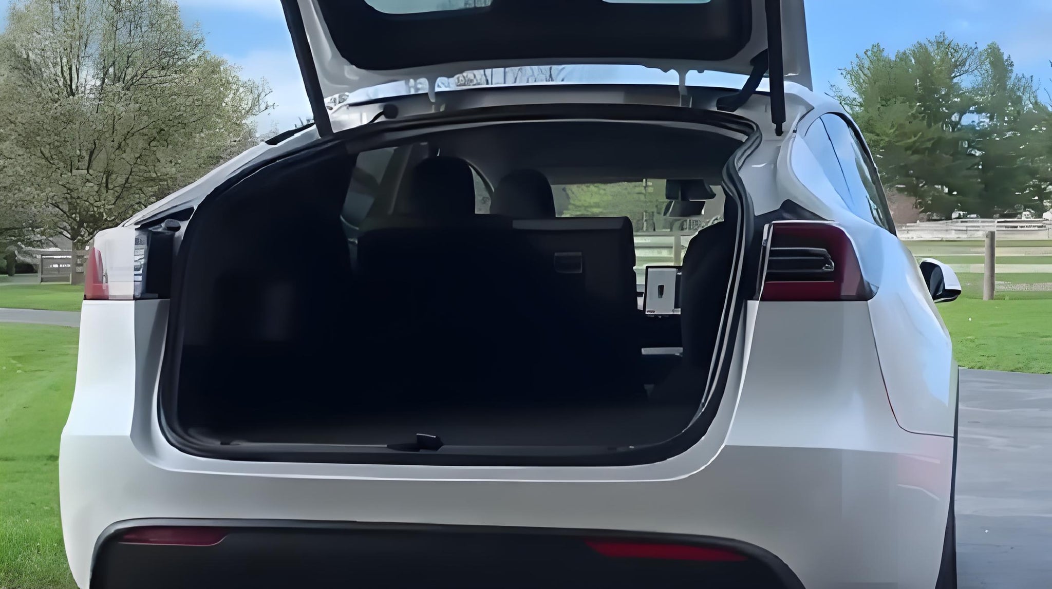 Tailoring Space: How to Adjust the Trunk in Your Tesla Model Y - Tesery Official Store