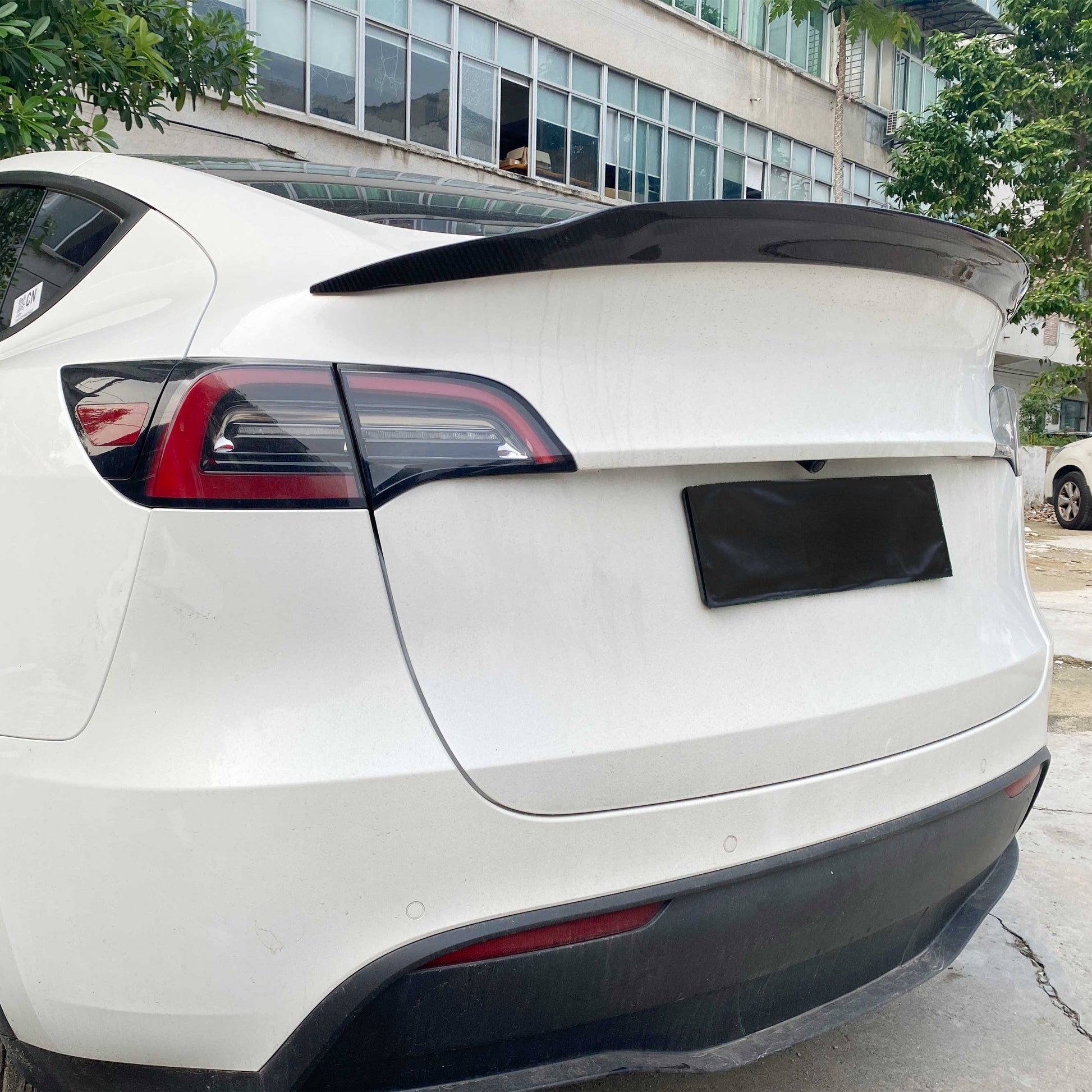 Tesla Model Y Spoiler Vs Style - Real Molded Carbon Fiber Tesla Model Y / Glossy Carbon Fiber